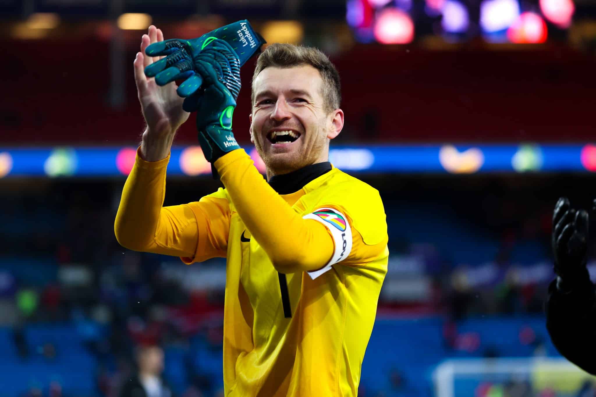 Mikä joukkueurheiluvuosi! – Aleksander Barkov ja Lukas Hradecky tekivät kumpikin suomalaista historiaa