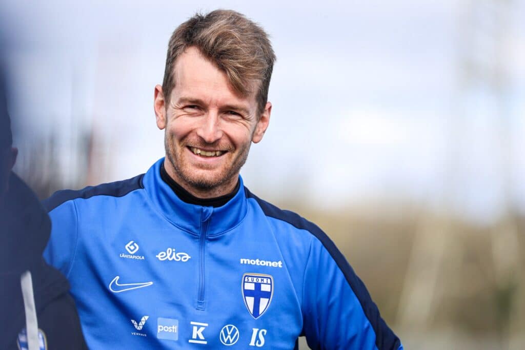 Lukas Hradecky huumorituulella Portugalissa – väänsi tarinaa Cristiano Ronaldosta: ”Ehkä hän ymmärsi tilanteen kovuuden” Lukas Hradecky huumorituulella Portugalissa – väänsi tarinaa Cristiano Ronaldosta: ”Ehkä hän ymmärsi tilanteen kovuuden”