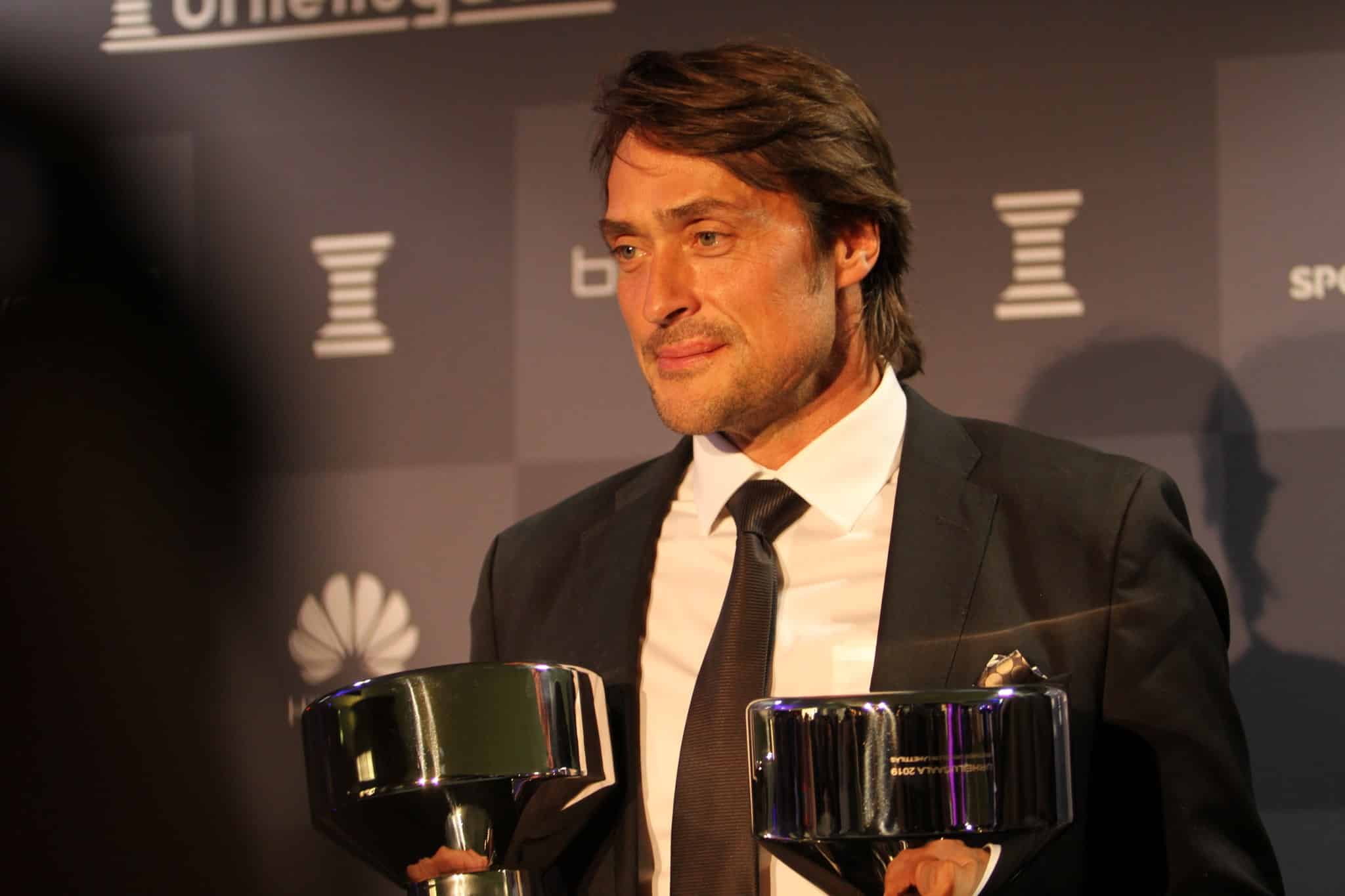 Teemu Selänne ei voinut käsittää faktaa suomalaisesta jääkiekosta: "Miten ovat suostuneet tällaiseen" Teemu Selänne ei voinut käsittää faktaa suomalaisesta jääkiekosta: “Miten ovat suostuneet tällaiseen”