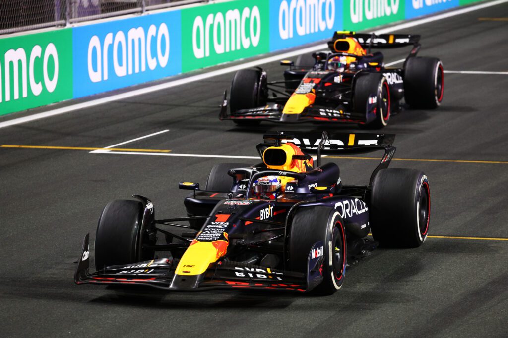 Italialaislähteet: Red Bull -ässän pöydällä jättitarjous toiselta tallilta Italialaislähteet: Red Bull -ässän pöydällä jättitarjous toiselta tallilta