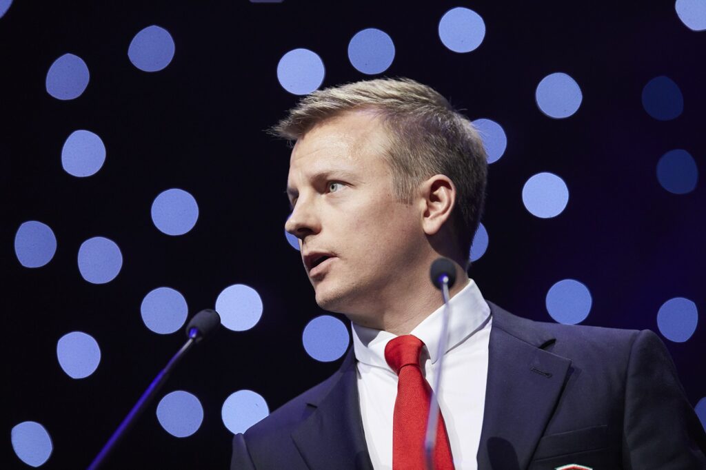 Kimi Räikkösen yliajama mies saapui Robin-pojan kartingkisaan Kimi Räikkösen yliajama mies saapui Robin-pojan kartingkisaan