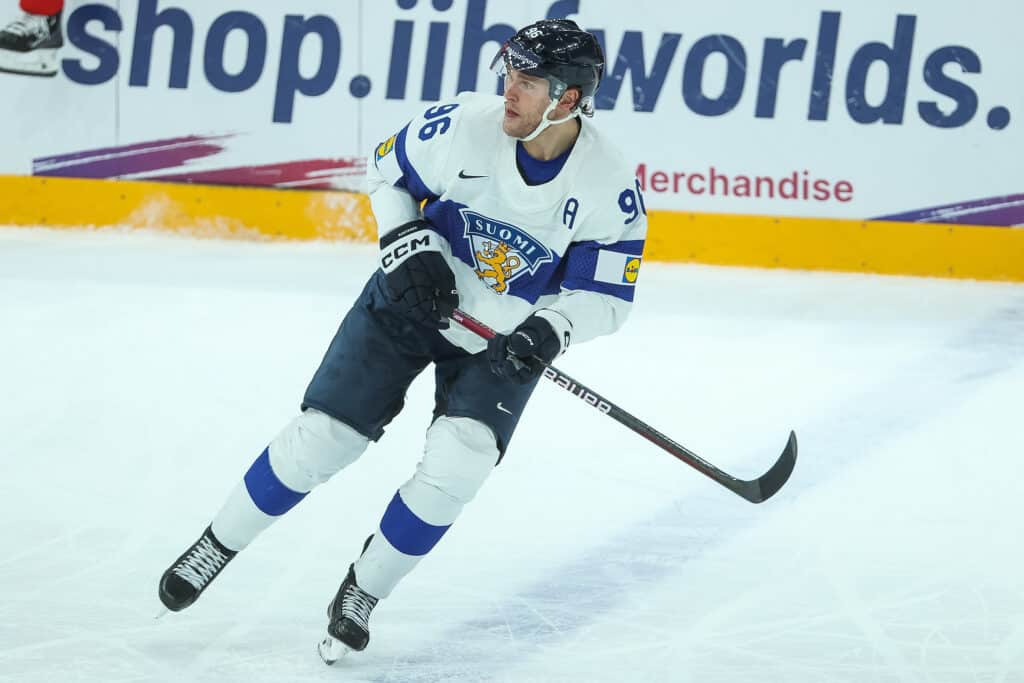NHL: Mikko Rantanen rikkoi maagisen rajan NHL: Mikko Rantanen rikkoi maagisen rajan