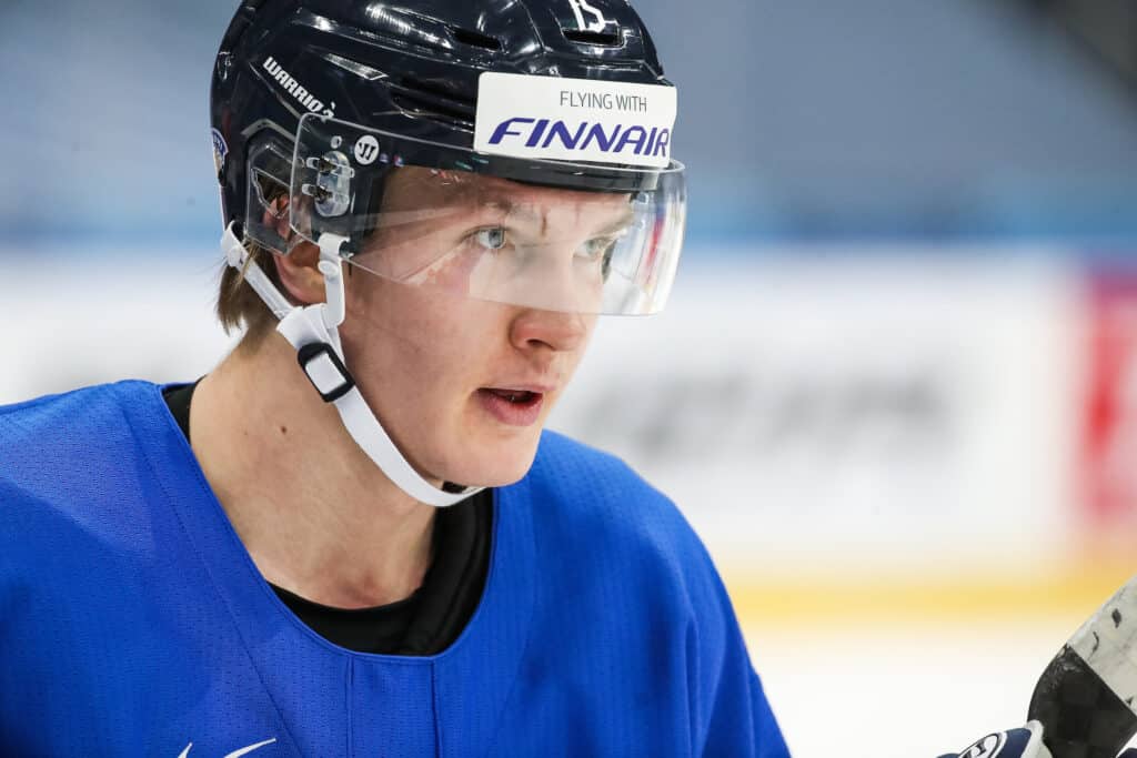 Poskettomat lukemat – NHL-toimittaja ällistyi Anton Lundellin tilastoista Poskettomat lukemat – NHL-toimittaja ällistyi Anton Lundellin tilastoista
