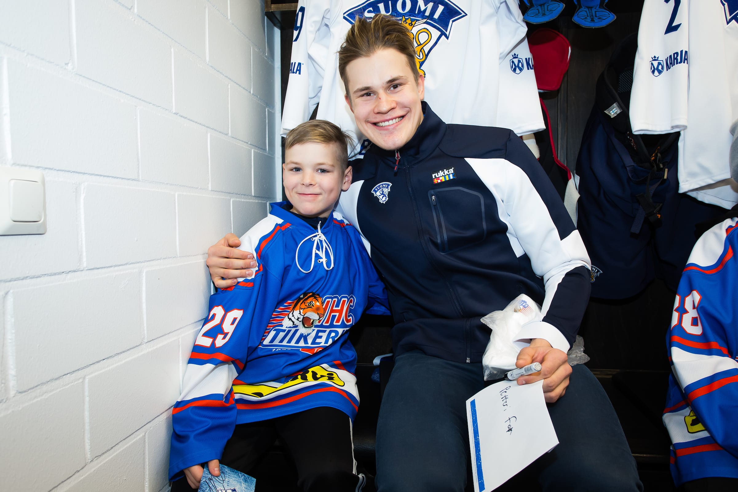 Jesse Puljujärven kohtelu pöyristyttää NHL-faneja Jesse Puljujärven kohtelu pöyristyttää NHL-faneja
