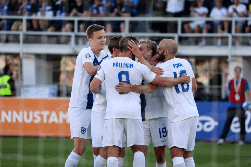 Huuhkajat uskovat Dortmundiin illan Mestarien liigan finaalissa Huuhkajat uskovat Dortmundiin illan Mestarien liigan finaalissa