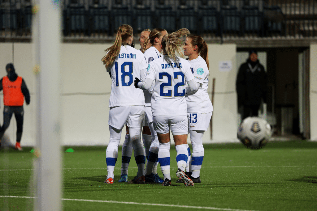 Helmarien kasvojen pesu onnistui! Eveliina Summanen iski loistavan voiton Helmarien kasvojen pesu onnistui! Eveliina Summanen iski loistavan voiton