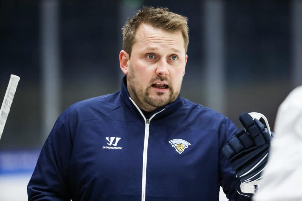 Entinen Ilves-pelaaja laukoi suorat sanat Antti Pennasen touhusta Entinen Ilves-pelaaja laukoi suorat sanat Antti Pennasen touhusta