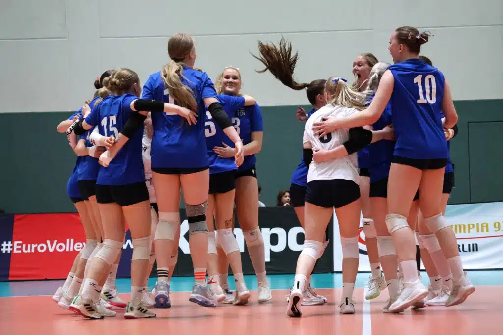 Lentopallo: Naisten maajoukkue valittu Hopeiseen liigan