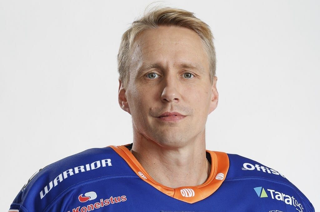 Mies, joka voittaa mestaruuksia… Veli-Matti Savinainen jatkaa Tapparassa Mies, joka voittaa mestaruuksia… Veli-Matti Savinainen jatkaa Tapparassa