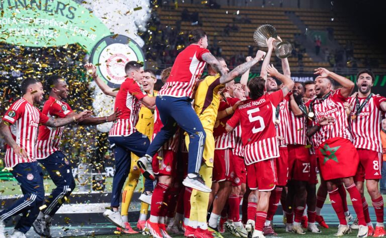 Ateena repesi riemuun – Olympiakos mursi kirouksen ja voitti Ateena repesi riemuun – Olympiakos mursi kirouksen ja voitti