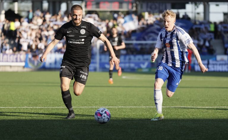 ”Mäki ulos, Tikku takas” – HJK:n kannattajat antoivat mielipiteensä kuulua ”Mäki ulos, Tikku takas” – HJK:n kannattajat antoivat mielipiteensä kuulua