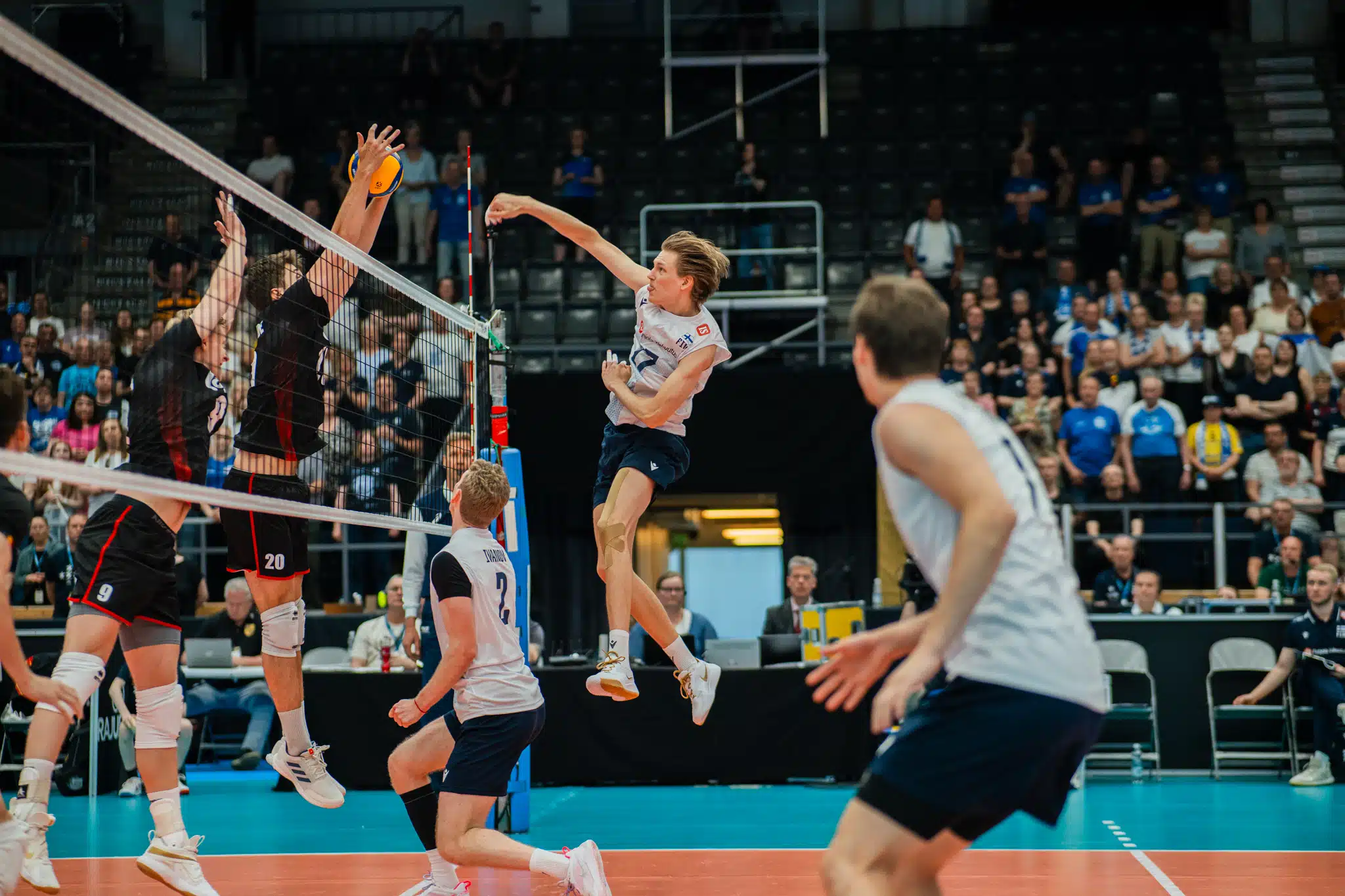 Lentopallo: Veljekset Tsekin ja Romanian kimppuun Kultaisessa liigassa – MM-paikka yhä kiikarissa