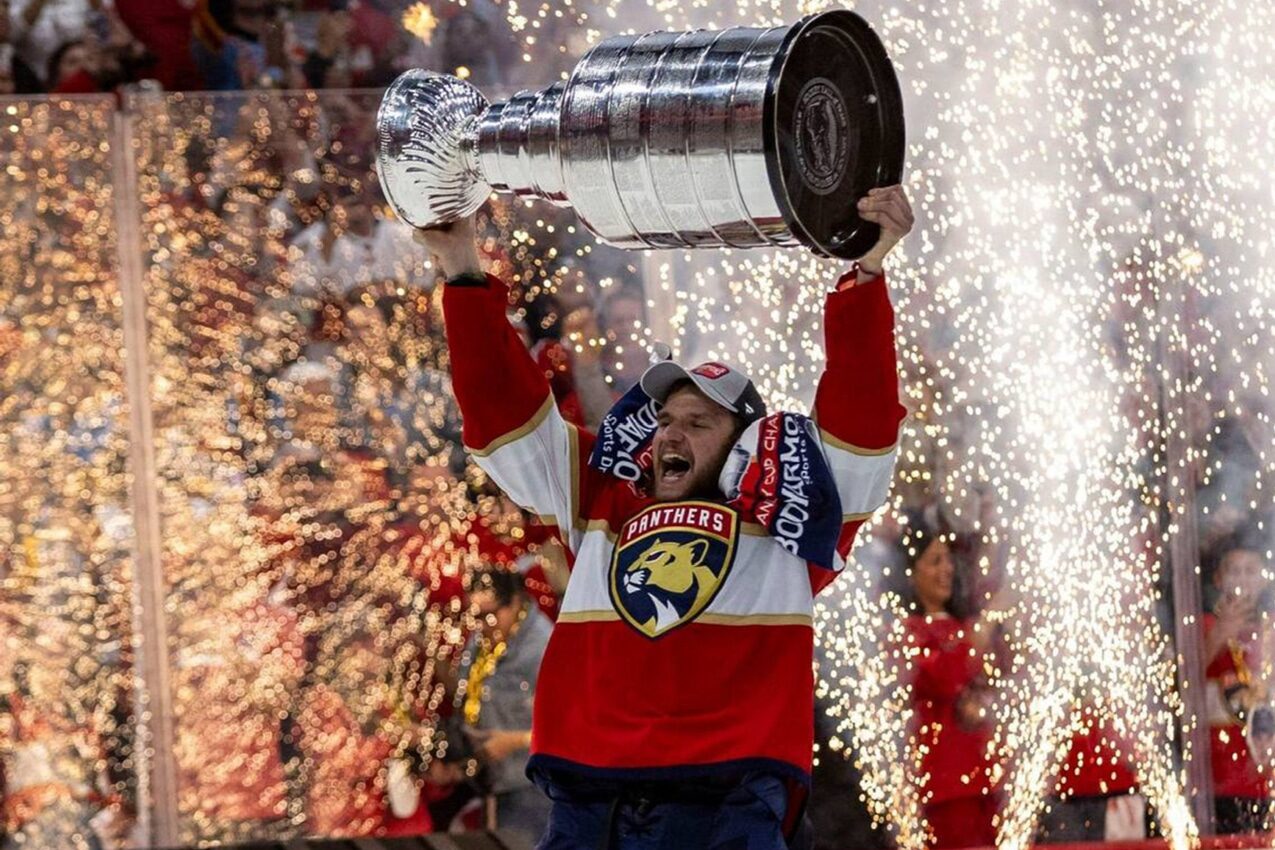 Oveen koputettiin neljän aikaan yöllä – Aleksander Barkov tarjosi melkoisen yllätyksen Oveen koputettiin neljän aikaan yöllä – Aleksander Barkov tarjosi melkoisen yllätyksen