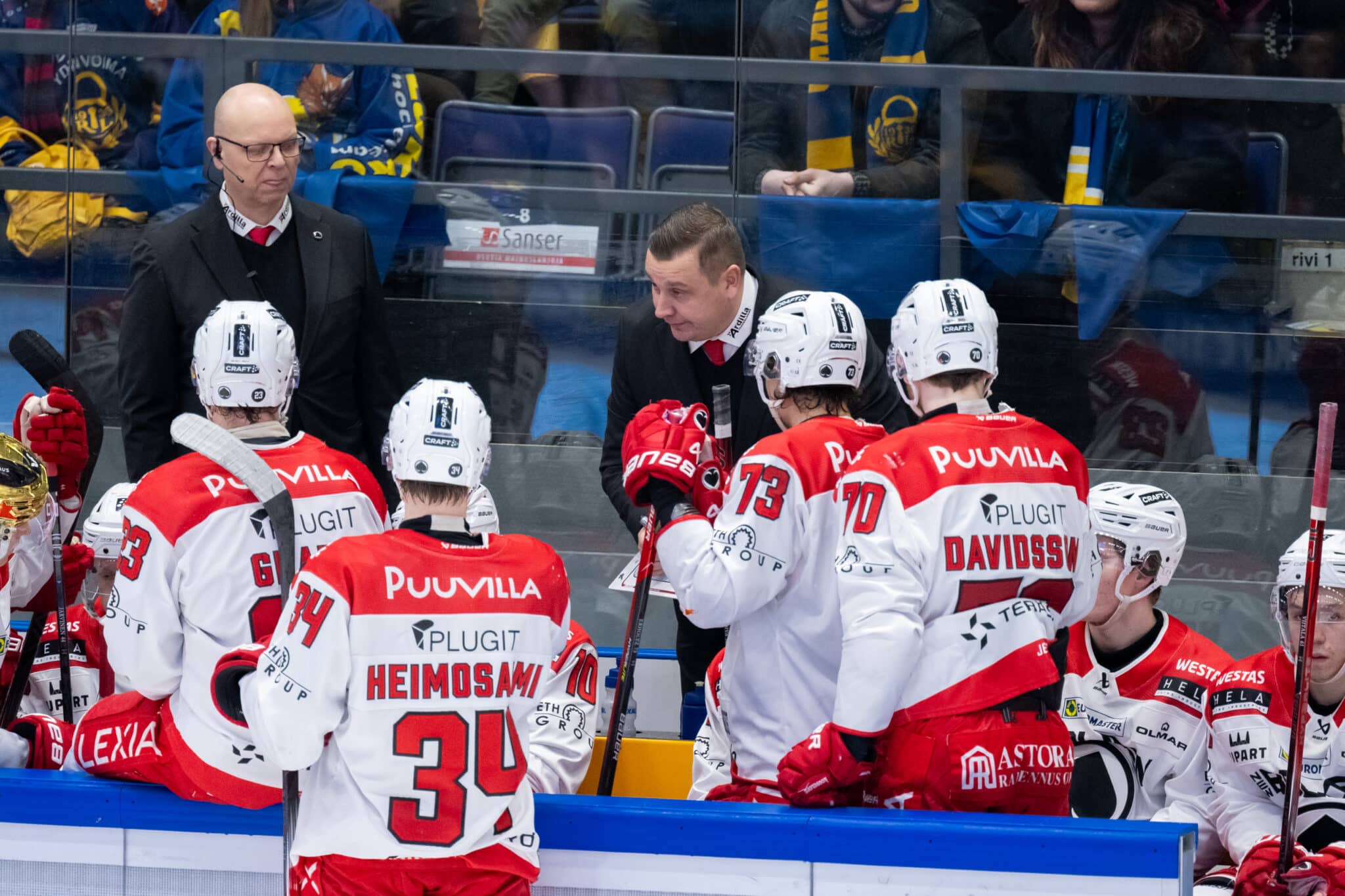 Todellinen NHL-tähti puki SM-liigaseuran vaatteet päälleen – some repesi Todellinen NHL-tähti puki SM-liigaseuran vaatteet päälleen – some repesi