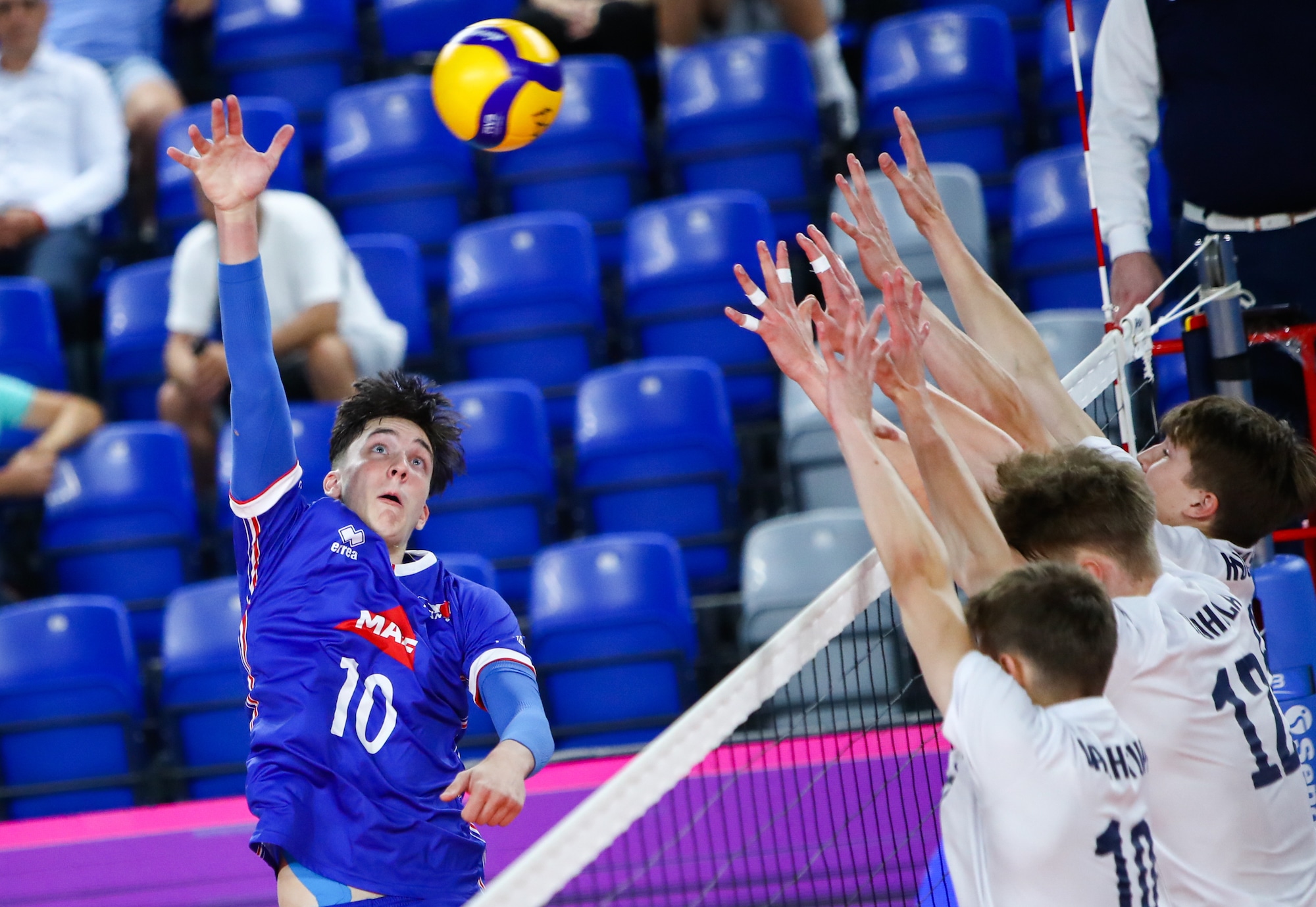 Lentopallo: Suomen U18-pojat taipui Ranskalle EM-kisoissa Lentopallo: Suomen U18-pojat taipui Ranskalle EM-kisoissa