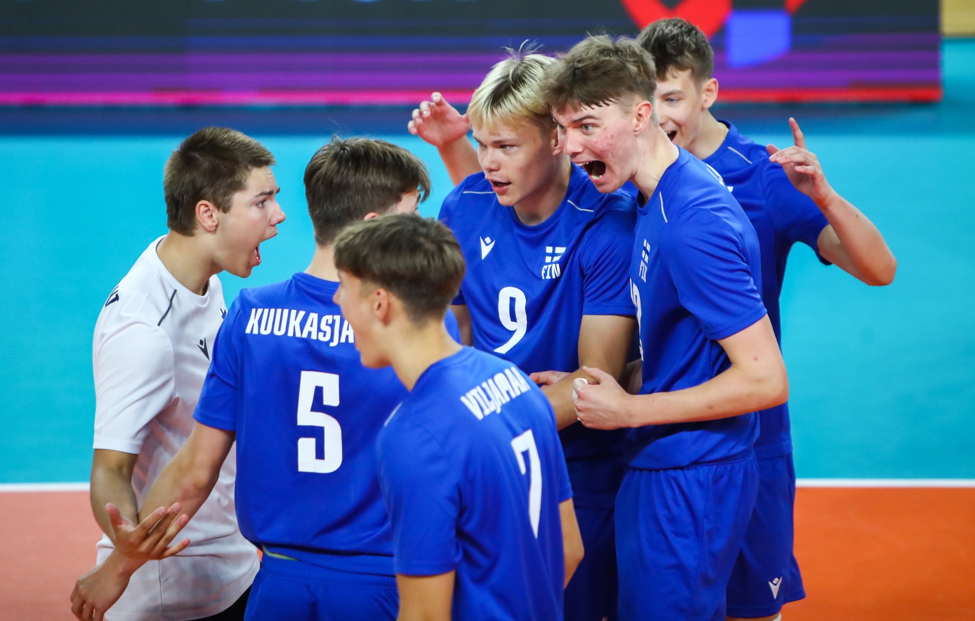 Lentopallo: Suomen U18-pojille upea taisteluvoitto EM-avauksessa Turkista Lentopallo: Suomen U18-pojille upea taisteluvoitto EM-avauksessa Turkista
